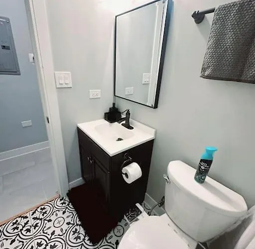 Cozy & Near Downtown & Hyde Park *