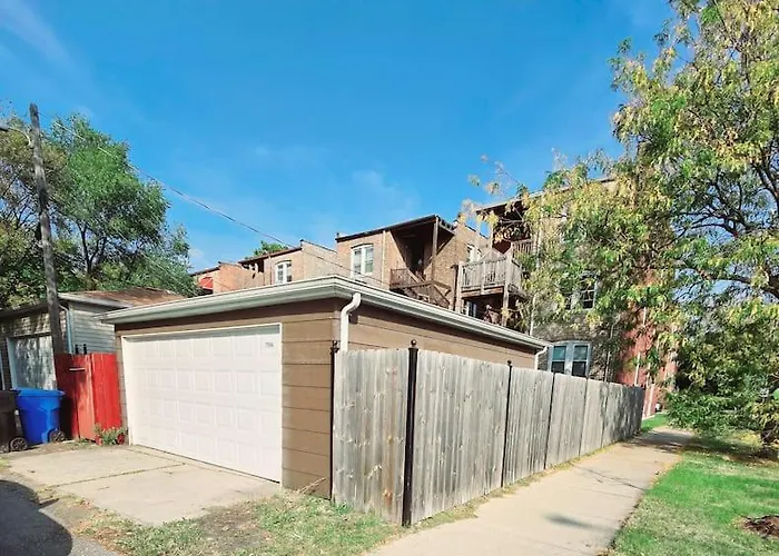 Cozy & Near Downtown & Hyde Park Chicago