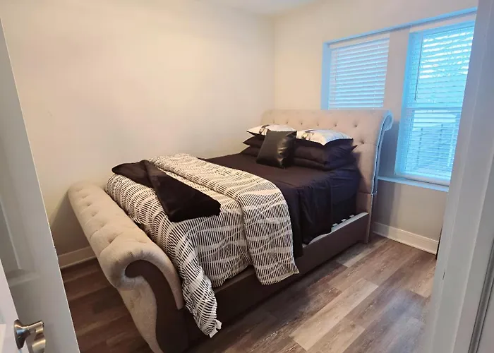 Cozy & Near Downtown & Hyde Park Chicago