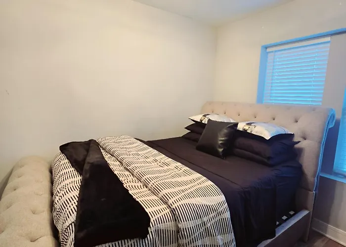 Cozy & Near Downtown & Hyde Park