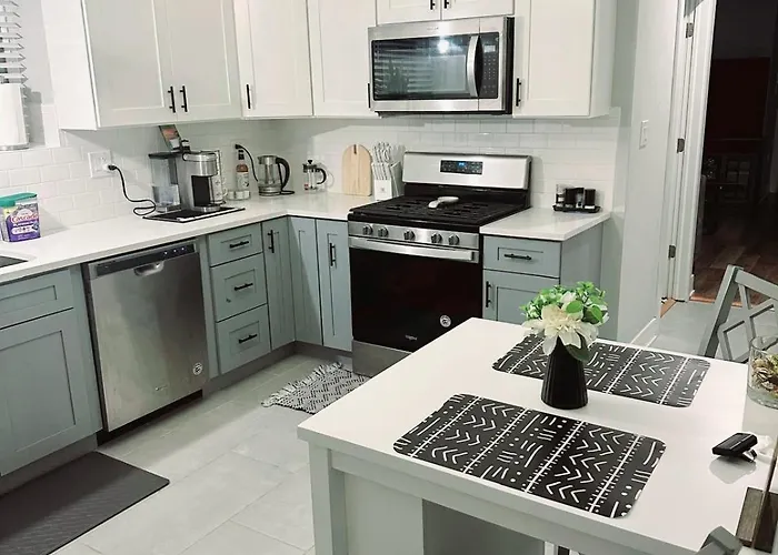 Cozy & Near Downtown & Hyde Park *