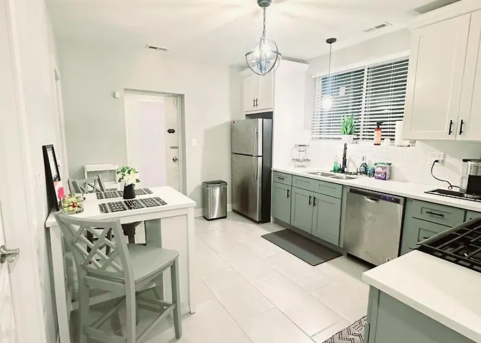 Cozy & Near Downtown & Hyde Park Apartamento