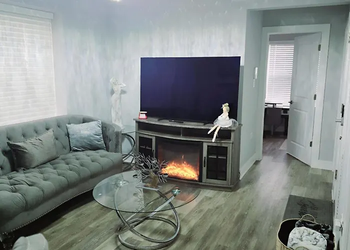 Cozy & Near Downtown & Hyde Park *